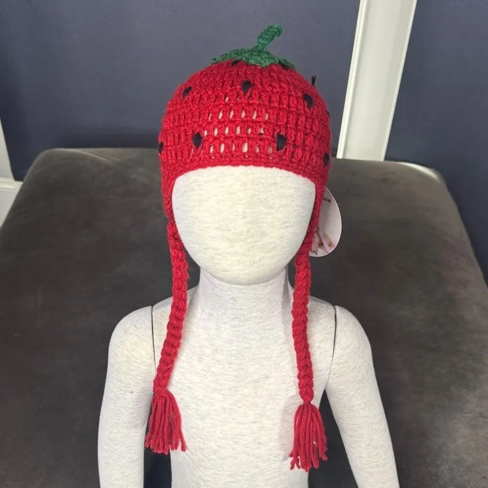 Daisy Baby Infant Crocheted Strawberry Hat Beanie with Ear Flaps 0-6 months NWT